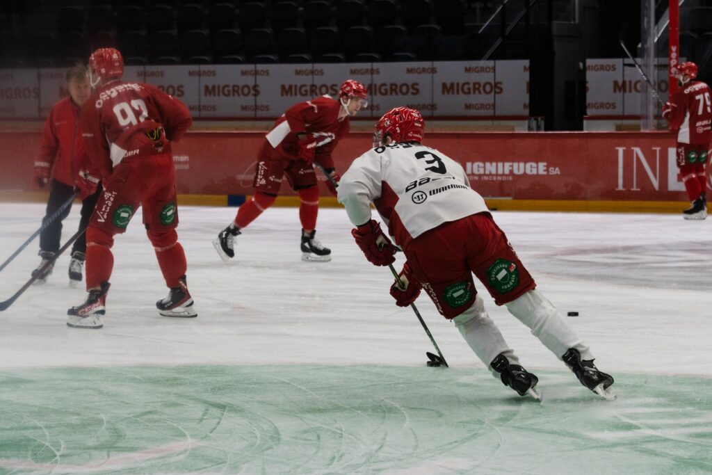 sports videography a group of people playing a game of ice hockey